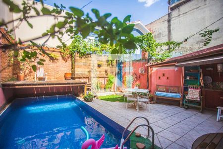 Casa à venda com 176m², 3 quartos e 2 vagasPiscina