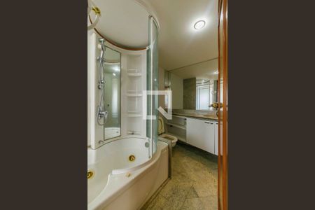 Apartamento à venda com 180m², 3 quartos e 2 vagasBanheiro da Suíte