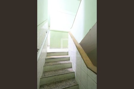 Apartamento para alugar com 63m², 2 quartos e sem vagaEscada