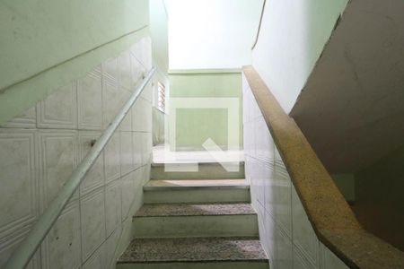 Apartamento para alugar com 63m², 2 quartos e sem vagaEscada