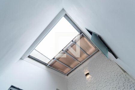 Casa à venda com 137m², 2 quartos e 2 vagas Casa à venda com 137m², 2 quartos e 2 vagasEscada