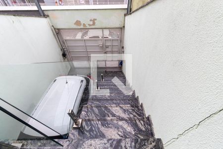 Casa à venda com 137m², 2 quartos e 2 vagas Casa à venda com 137m², 2 quartos e 2 vagasEscada