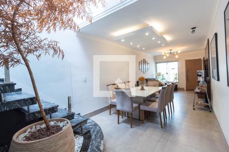 Casa à venda com 137m², 2 quartos e 2 vagas Casa à venda com 137m², 2 quartos e 2 vagasSala