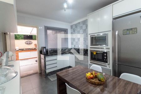 Casa à venda com 137m², 2 quartos e 2 vagas Casa à venda com 137m², 2 quartos e 2 vagasCozinha