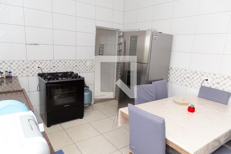 Casa à venda com 117m², 4 quartos e 2 vagas Casa à venda com 117m², 4 quartos e 2 vagasCozinha