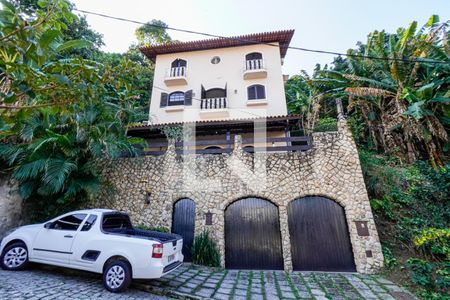 Casa de condomínio à venda com 450m², 4 quartos e 2 vagasFachada