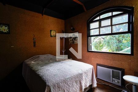 Casa de condomínio à venda com 450m², 4 quartos e 2 vagasQuarto 4