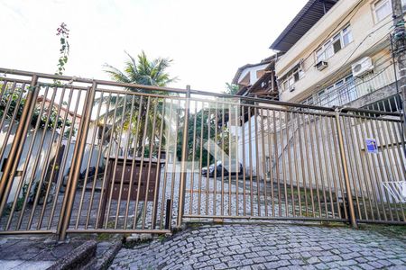 Casa de condomínio à venda com 450m², 4 quartos e 2 vagasFachada
