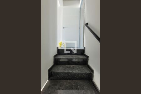 Apartamento à venda com 100m², 2 quartos e 2 vagasEscada