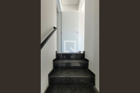 Apartamento à venda com 100m², 2 quartos e 2 vagasEscada