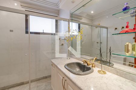 Apartamento à venda com 300m², 4 quartos e 4 vagasBanheiro da Suíte 4