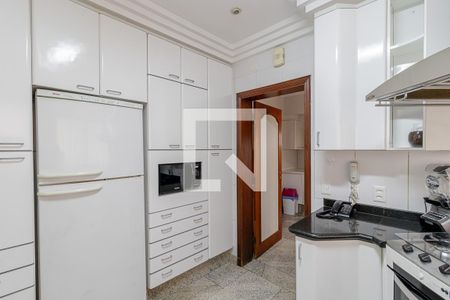 Apartamento à venda com 300m², 4 quartos e 4 vagasCozinha