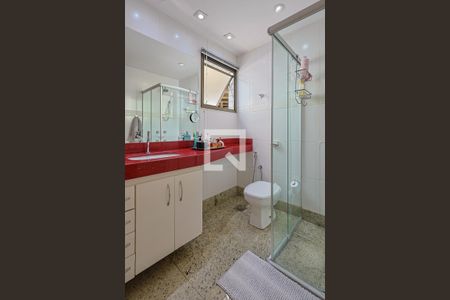 Apartamento à venda com 221m², 4 quartos e 4 vagasBanheiro 2