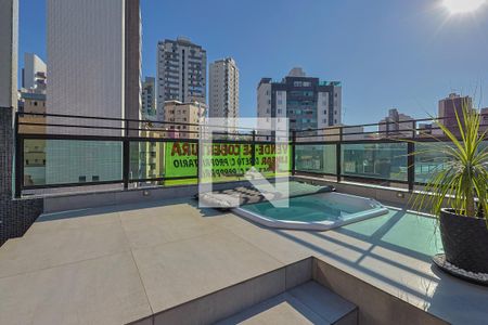 Apartamento à venda com 221m², 4 quartos e 4 vagasVaranda