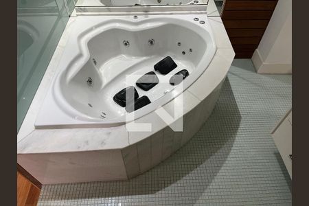 Apartamento para alugar com 200m², 3 quartos e 3 vagasBanheiro da Suíte 2