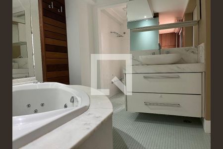 Apartamento para alugar com 200m², 3 quartos e 3 vagasBanheiro da Suíte 2