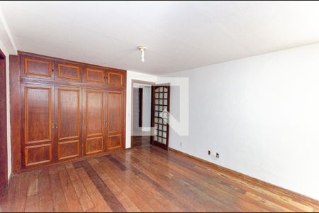 Apartamento para alugar com 600m², 5 quartos e 1 vaga Apartamento para alugar com 600m², 5 quartos e 1 vagaQuarto