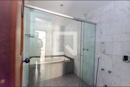 Apartamento para alugar com 600m², 5 quartos e 1 vaga Apartamento para alugar com 600m², 5 quartos e 1 vagaBanheiro