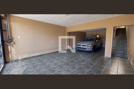 Casa à venda com 230m², 3 quartos e 3 vagas Casa à venda com 230m², 3 quartos e 3 vagasGaragem