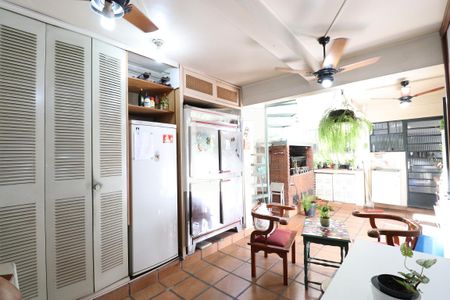 Casa à venda com 232m², 2 quartos e 1 vagaQuintal