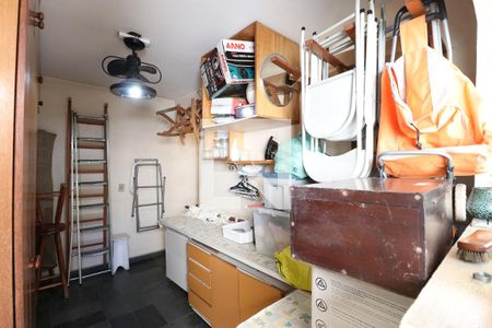 Casa à venda com 232m², 2 quartos e 1 vagaQuarto de Serviço