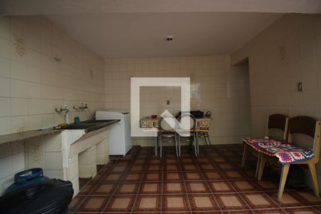 Casa à venda com 300m², 3 quartos e 5 vagasÁrea de serviço 