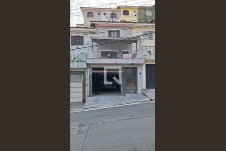 Casa à venda com 127m², 2 quartos e 2 vagas Casa à venda com 127m², 2 quartos e 2 vagasFachada