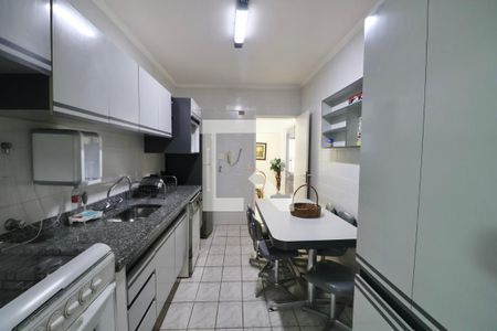 Apartamento para alugar com 132m², 3 quartos e 2 vagas Apartamento para alugar com 132m², 3 quartos e 2 vagasCozinha