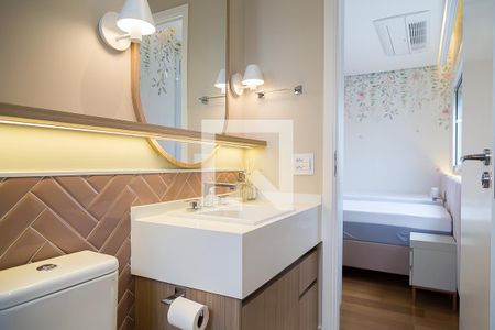 Apartamento à venda com 211m², 3 quartos e 4 vagasBanheiro da Suíte 2