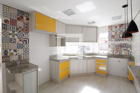 Casa para alugar com 227m², 4 quartos e 4 vagasCozinha