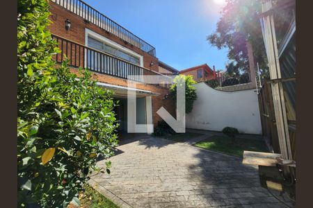 Casa à venda com 4 quartos, 294m² em Jardim Leonor, São Paulo