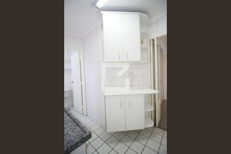 Cozinha de apartamento para alugar com 1 quarto, 45m² em Itaim Bibi, São Paulo