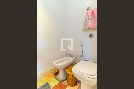 Casa à venda com 550m², 4 quartos e 4 vagasBanheiro da Suíte 2