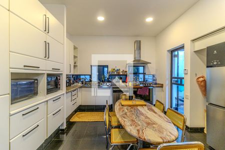 Casa à venda com 550m², 4 quartos e 4 vagasCozinha