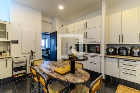 Casa à venda com 550m², 4 quartos e 4 vagasCozinha