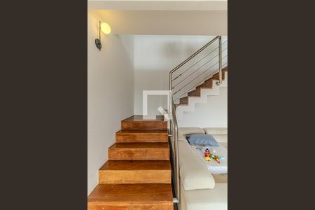 Casa à venda com 550m², 4 quartos e 4 vagasEscada