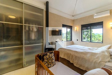 Casa à venda com 550m², 4 quartos e 4 vagasSuíte 1