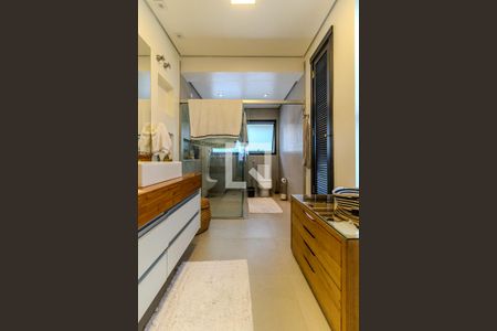 Casa à venda com 550m², 4 quartos e 4 vagasBanheiro da Suíte 1