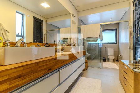 Casa à venda com 550m², 4 quartos e 4 vagasBanheiro da Suíte 1