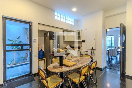 Casa à venda com 550m², 4 quartos e 4 vagasCozinha