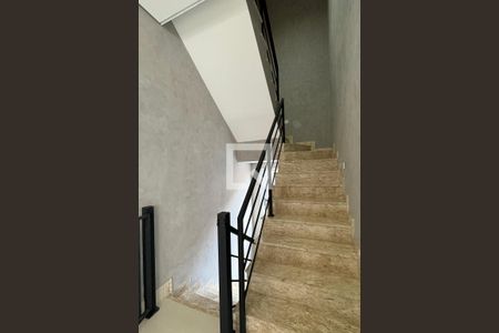 Casa de condomínio à venda com 505m², 5 quartos e 3 vagasEscada