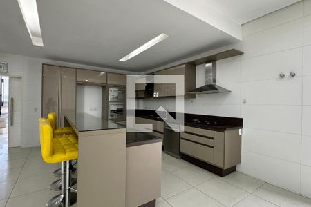 Casa de condomínio à venda com 505m², 5 quartos e 3 vagasCozinha
