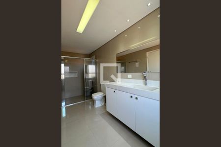 Casa de condomínio à venda com 505m², 5 quartos e 3 vagasBanheiro da Suíte 1