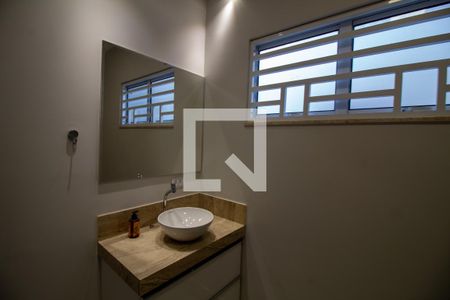 Casa à venda com 168m², 3 quartos e 2 vagas Casa à venda com 168m², 3 quartos e 2 vagasBanheiro Social