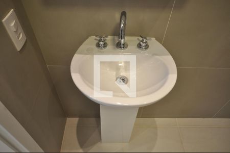 Banheiro de apartamento para alugar com 1 quarto, 25m² em Tucuruvi, São Paulo