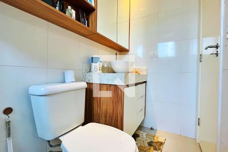 Apartamento à venda com 58m², 2 quartos e 1 vaga Apartamento à venda com 58m², 2 quartos e 1 vagaBanheiro da Suíte