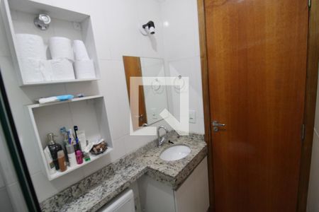 Banheiro de casa de condomínio à venda com 2 quartos, 50m² em Vila Isolina Mazzei, São Paulo