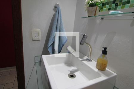 Casa à venda com 120m², 2 quartos e 2 vagasPia banheiro comum