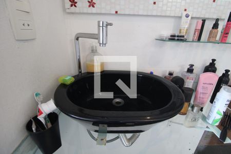 Casa à venda com 120m², 2 quartos e 2 vagasPia banheiro da suíte 2