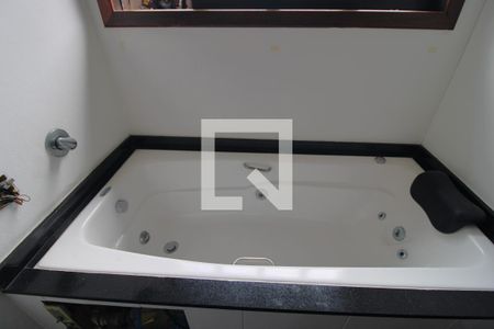 Casa à venda com 120m², 2 quartos e 2 vagasBanheira da suíte 2